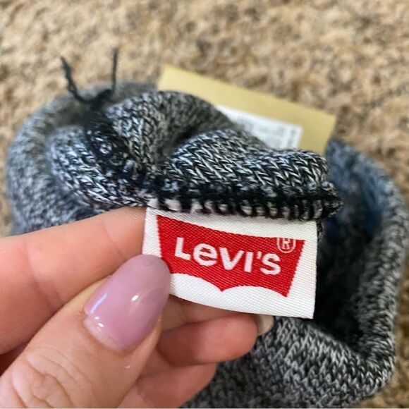Levi’s All Season Comfy Leather Logo Patch Hero Beanie - Picture 8 of 9